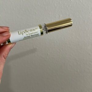 Ooops lipsense remover